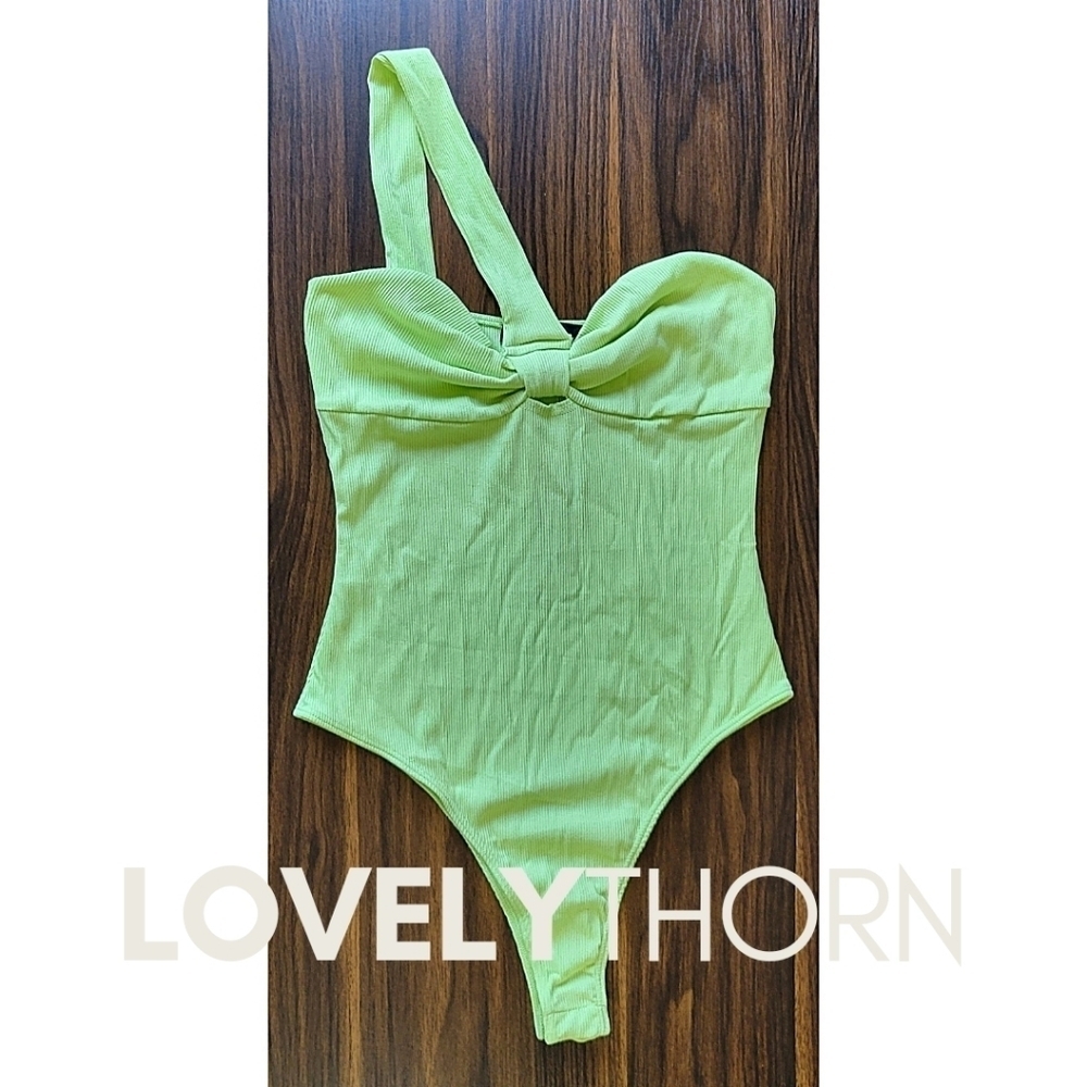LULU'S // soft stretch ribbed sweetheart asymmetric strap bodysuit